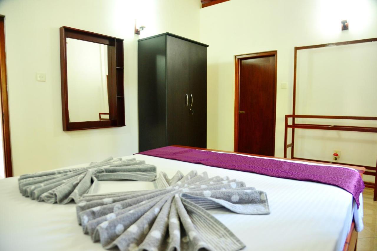 Cinnamon Holiday Inn Hikkaduwa Exterior foto